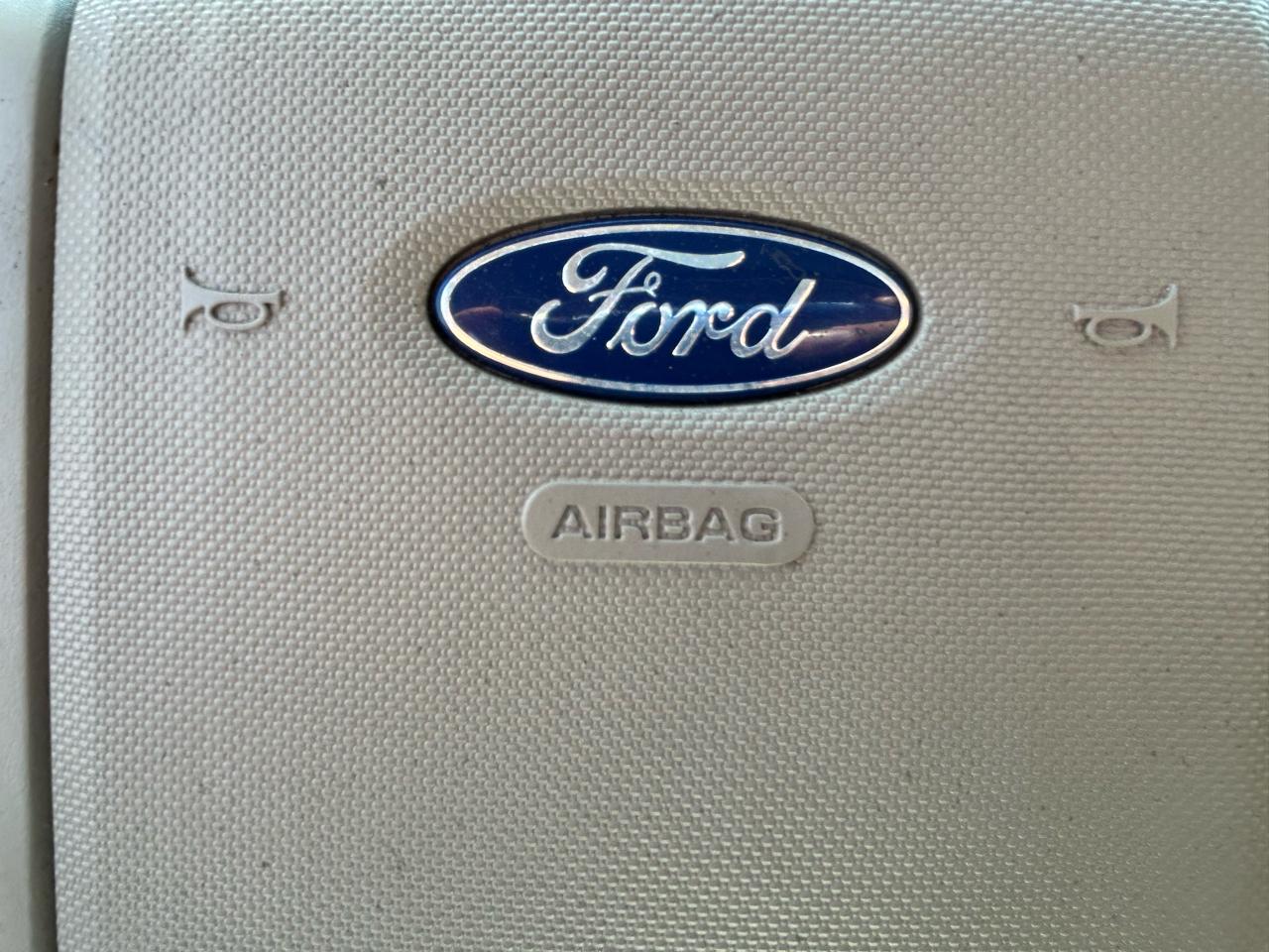 Ford Expedition EL 4WD 4dr Limited 2010