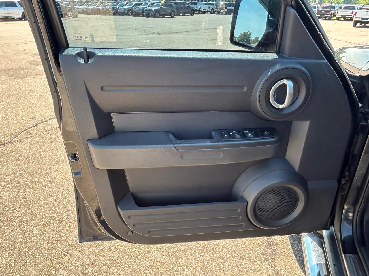 Dodge Nitro 4WD 4dr Heat 2011