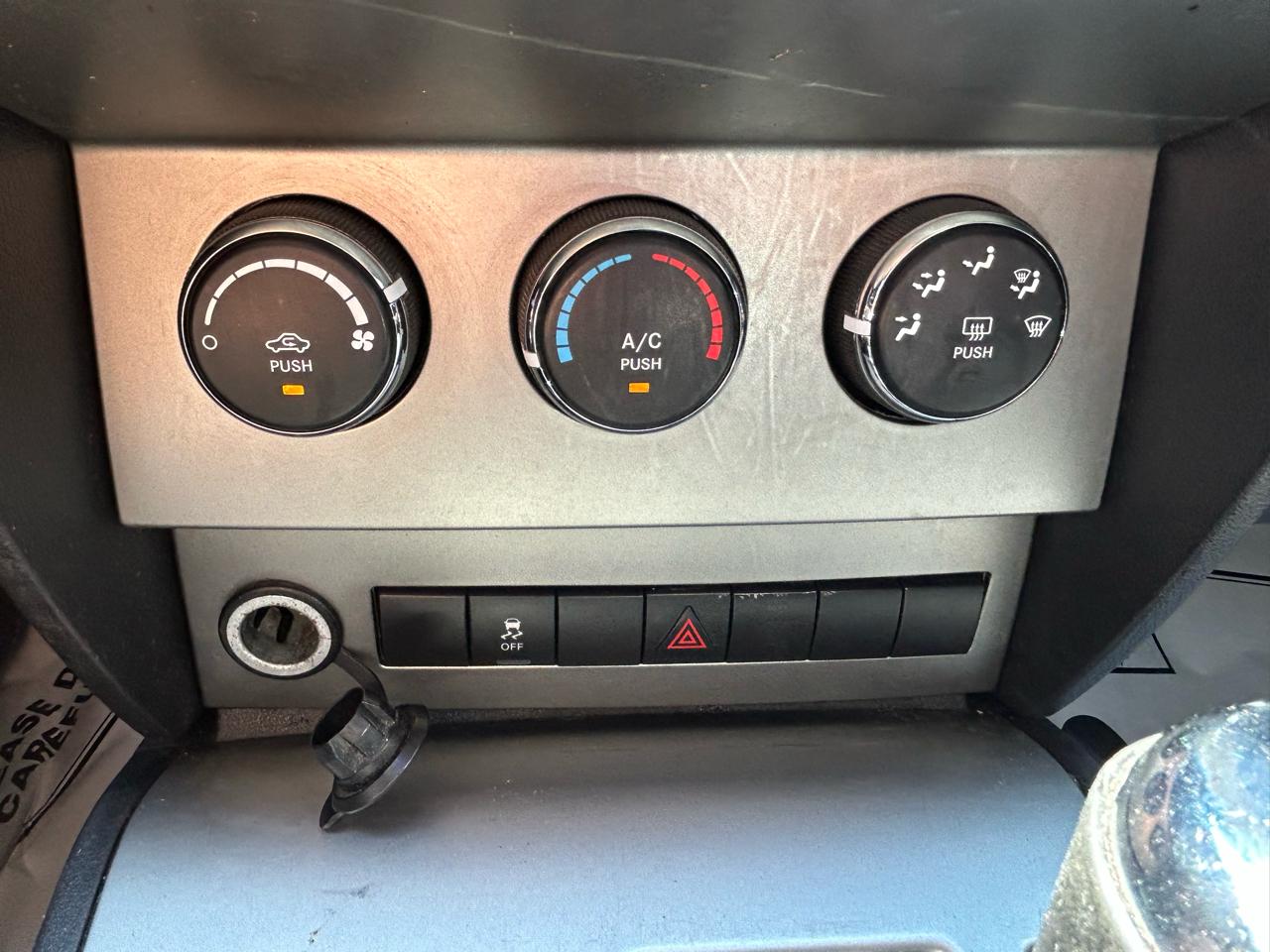 Dodge Nitro 4WD 4dr Heat 2011