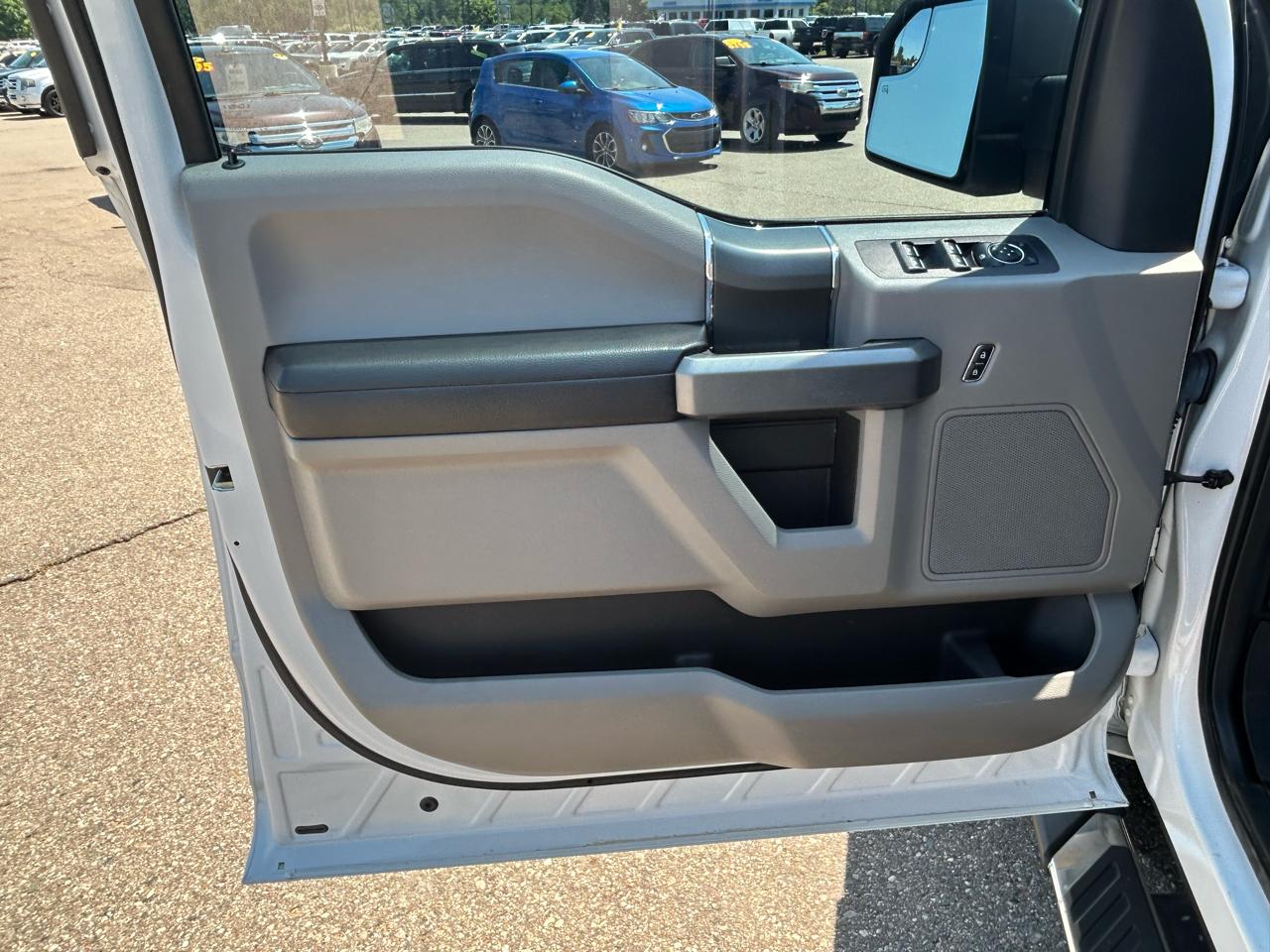 Ford F-150 4WD SuperCrew 145" XLT 2016