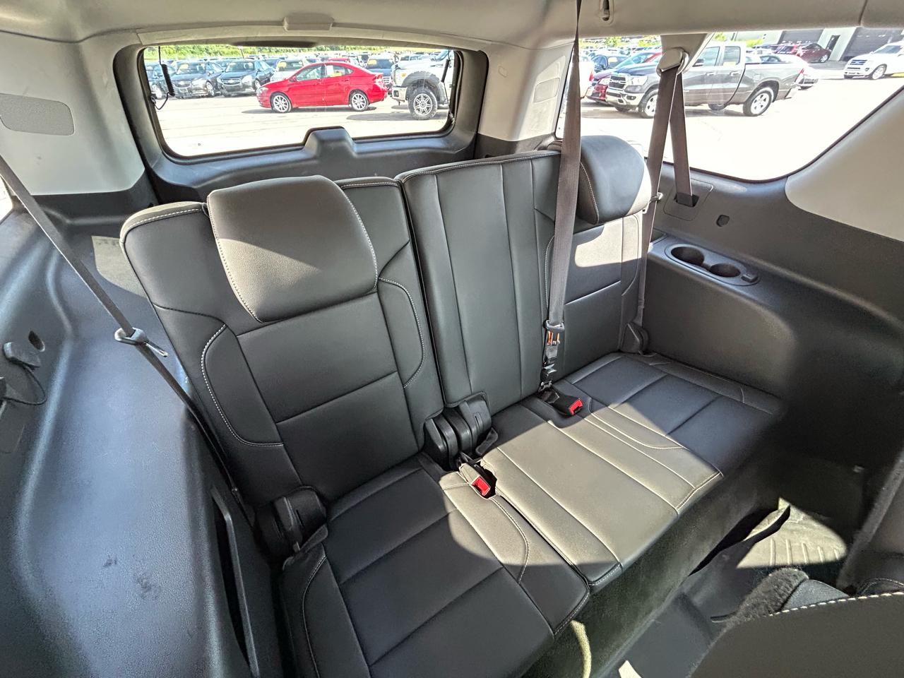 Chevrolet Suburban 4WD 4dr LT 2015