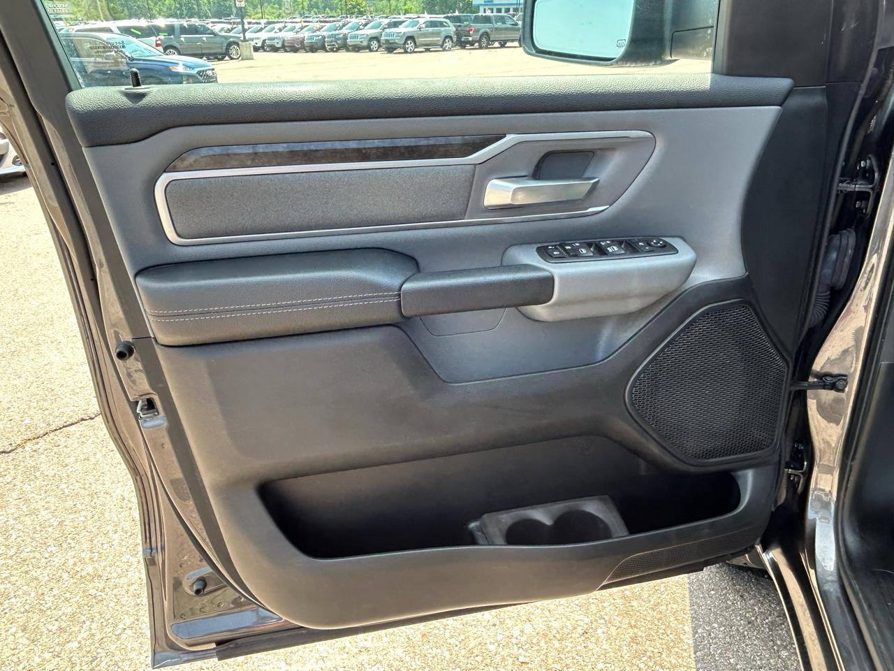 RAM 1500 Big Horn 4x4 Quad Cab 6'4" Box 2020