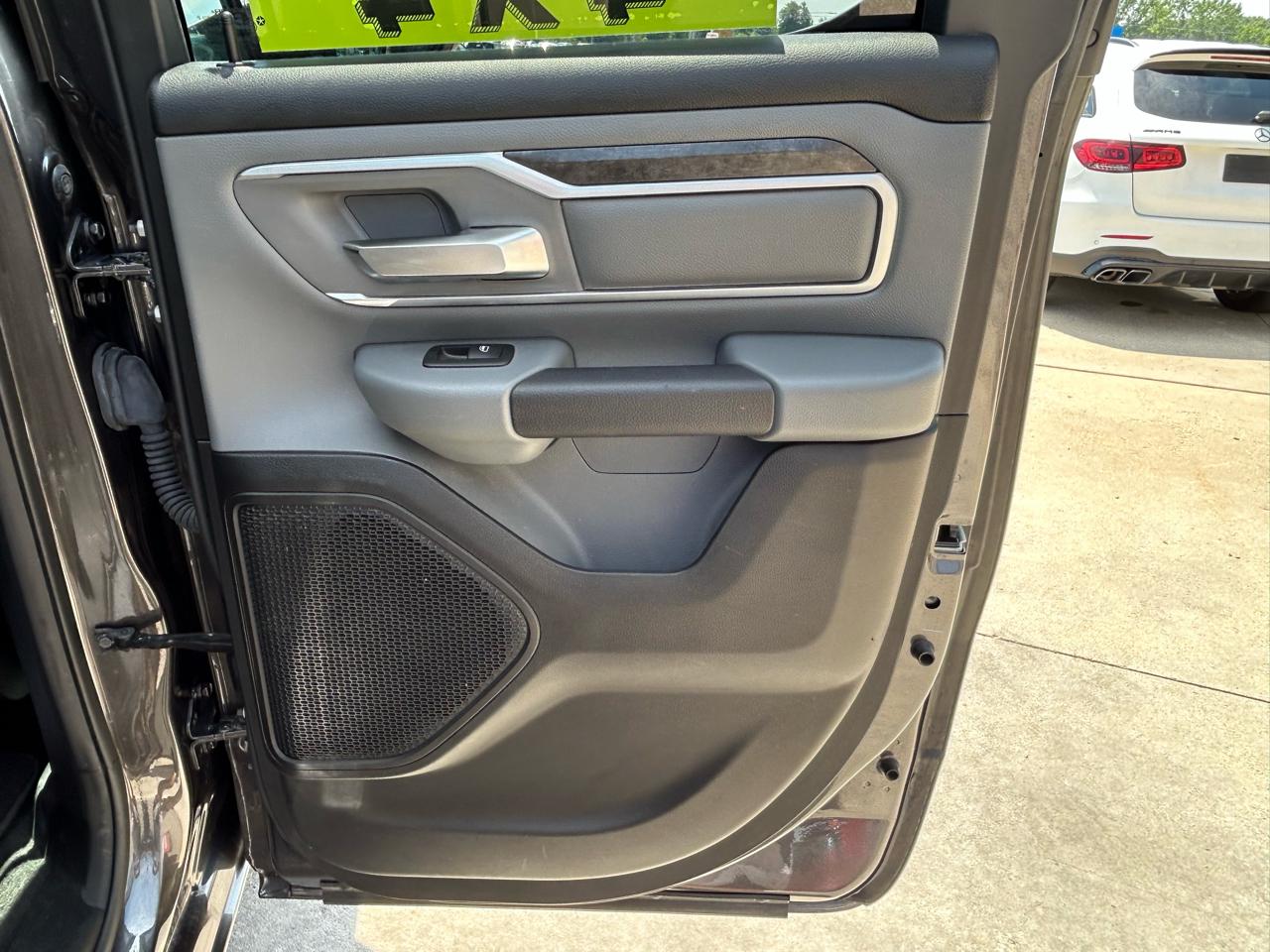 RAM 1500 Big Horn 4x4 Quad Cab 6'4" Box 2020