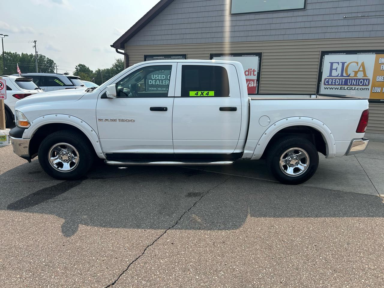 RAM 1500 4WD Crew Cab 140.5" ST 2011