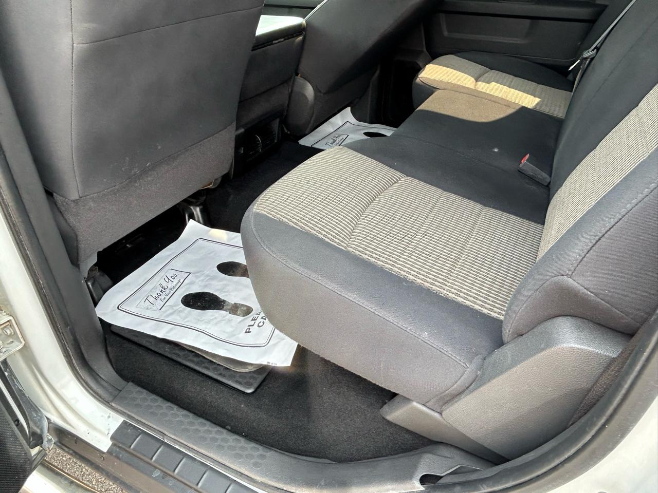 RAM 1500 4WD Crew Cab 140.5" ST 2011