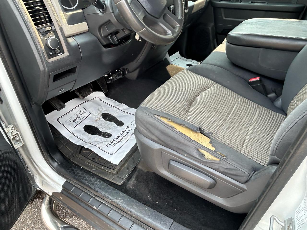 RAM 1500 4WD Crew Cab 140.5" ST 2011