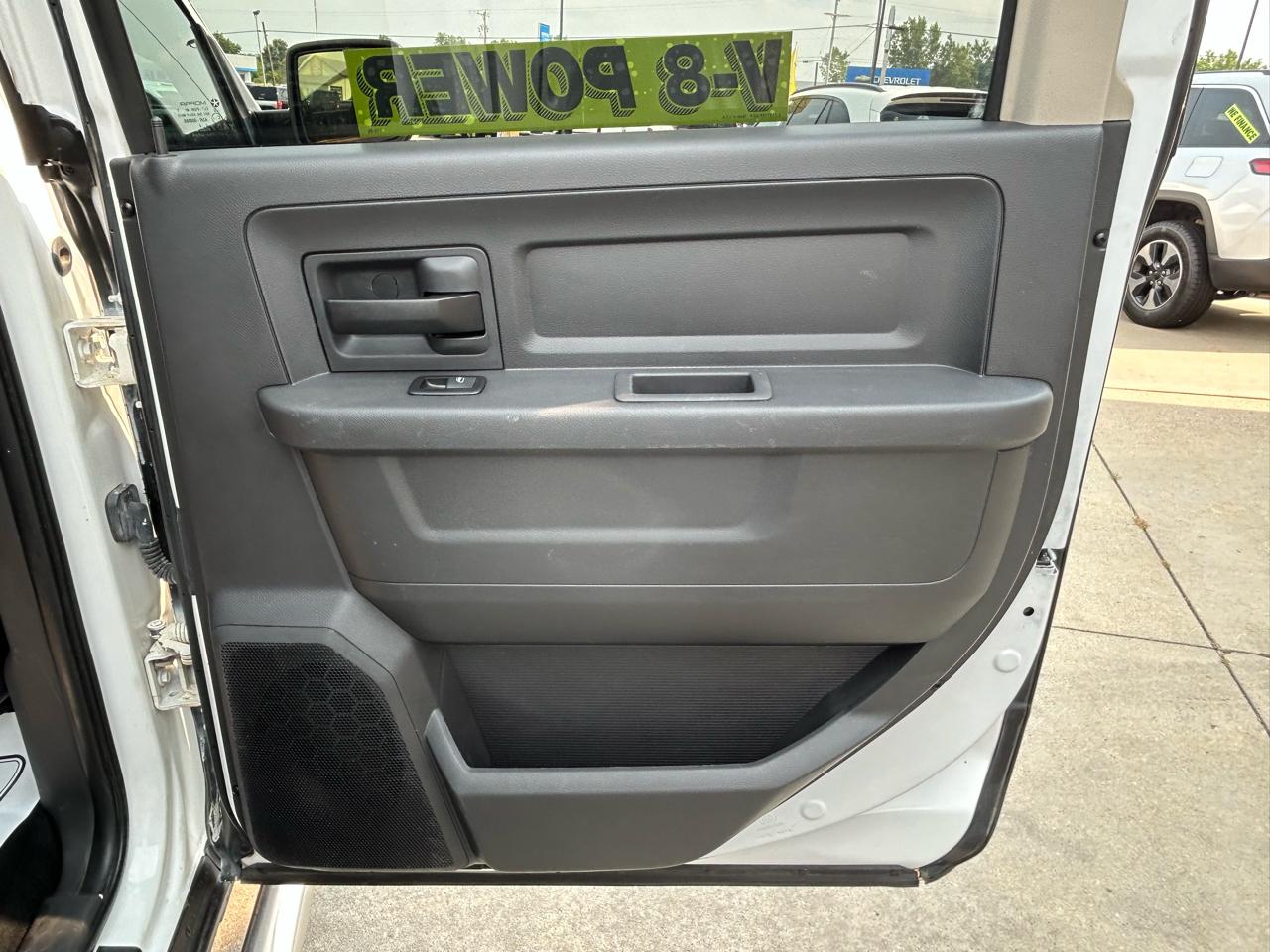 RAM 1500 4WD Crew Cab 140.5" ST 2011