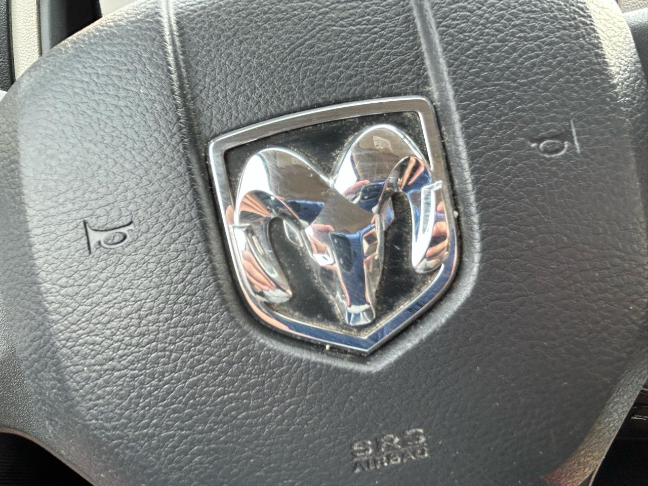 RAM 1500 4WD Crew Cab 140.5" ST 2011
