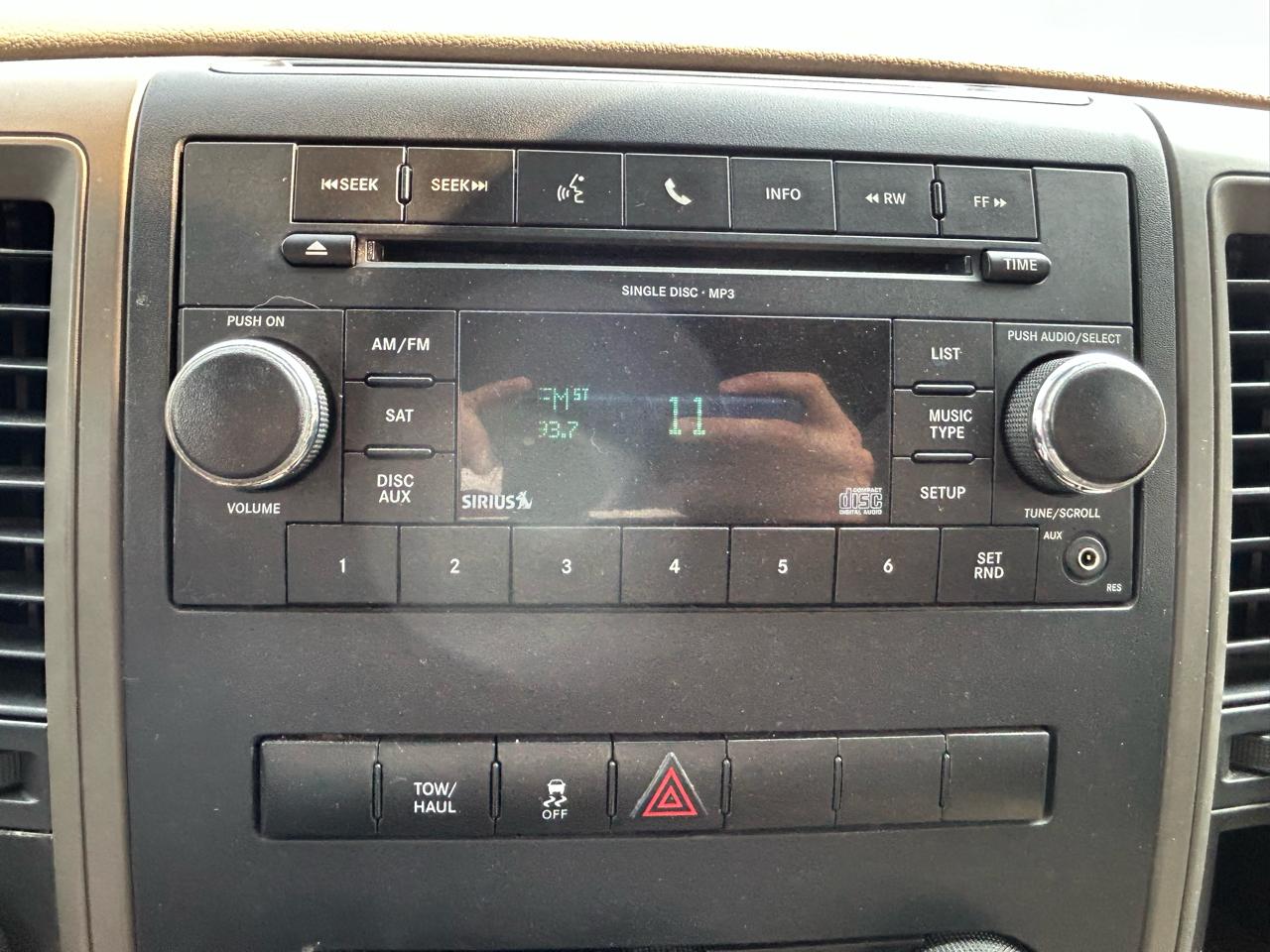 RAM 1500 4WD Crew Cab 140.5" ST 2011