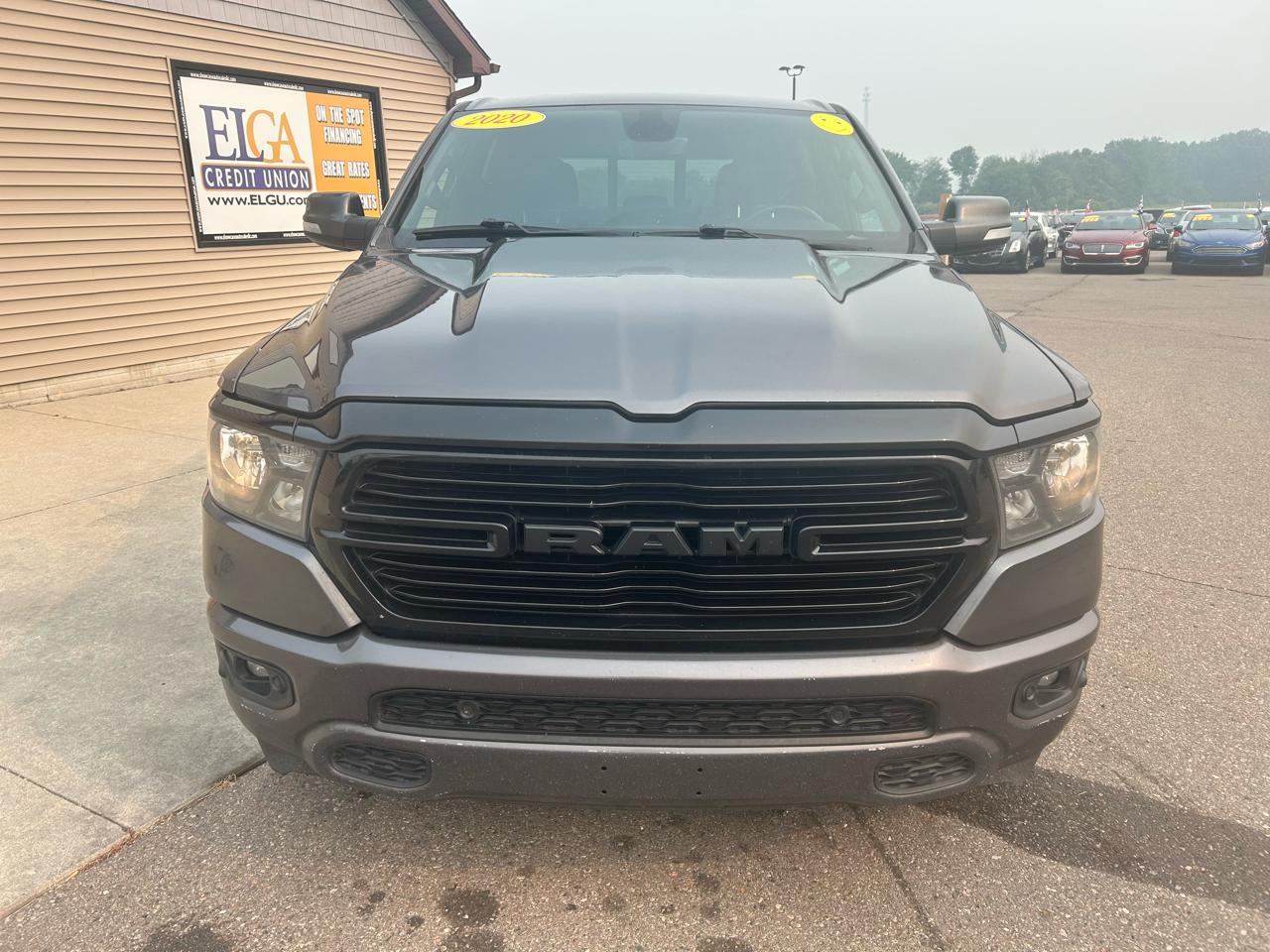 RAM 1500 Big Horn 4x4 Crew Cab 5'7" Box 2020
