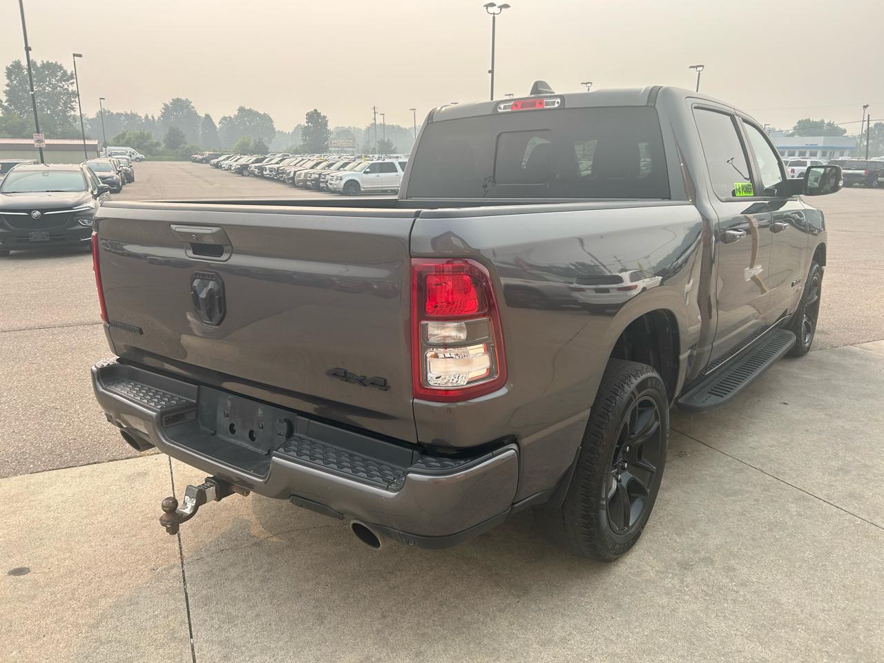 RAM 1500 Big Horn 4x4 Crew Cab 5'7" Box 2020