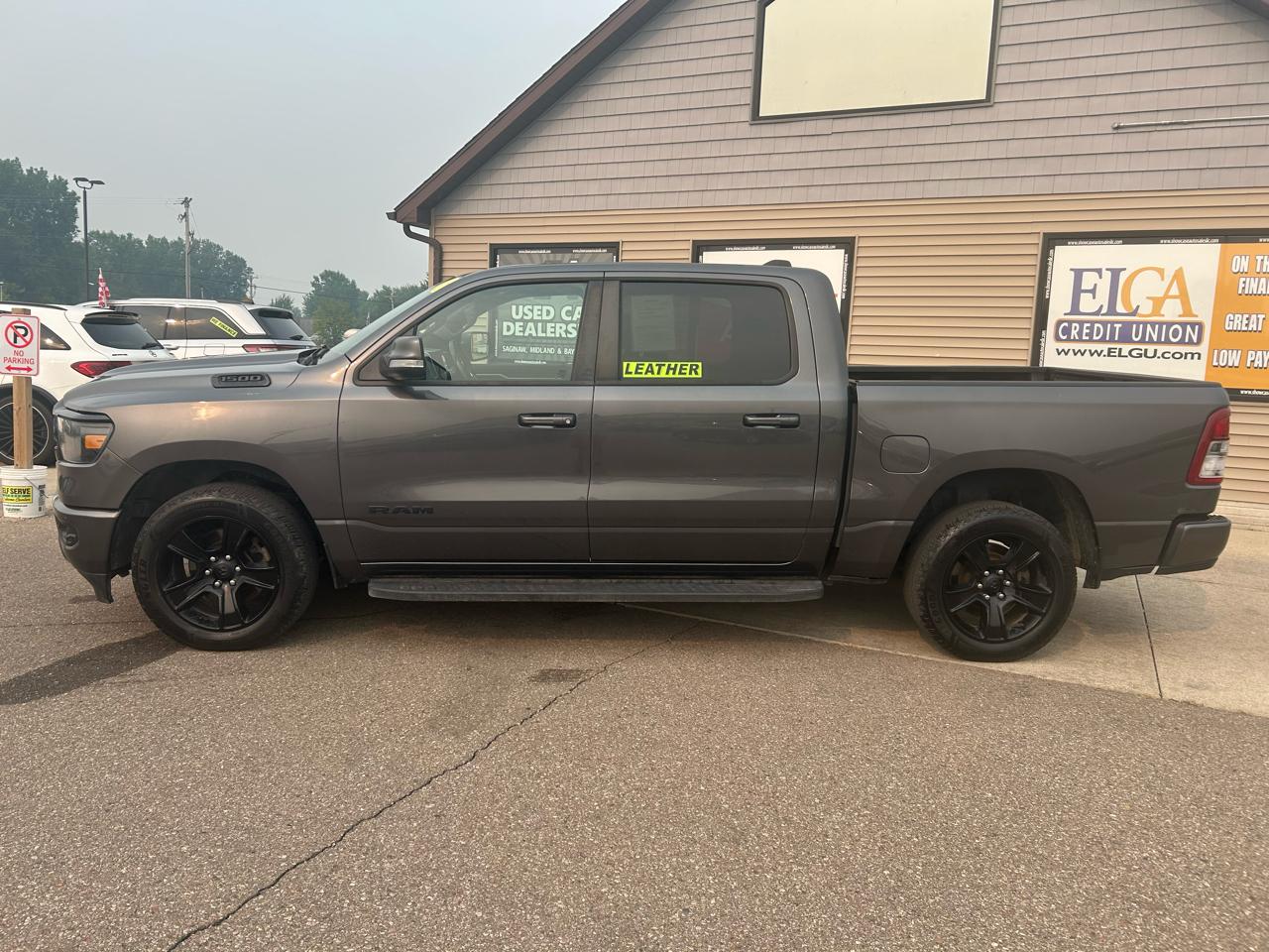 RAM 1500 Big Horn 4x4 Crew Cab 5'7" Box 2020