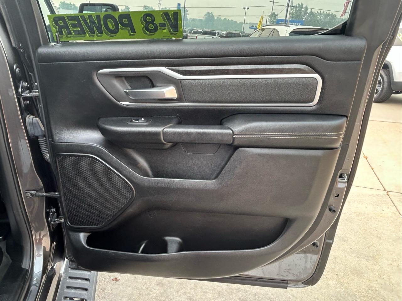 RAM 1500 Big Horn 4x4 Crew Cab 5'7" Box 2020