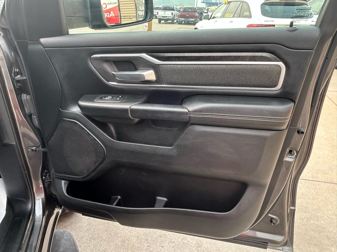 RAM 1500 Big Horn 4x4 Crew Cab 5'7" Box 2020
