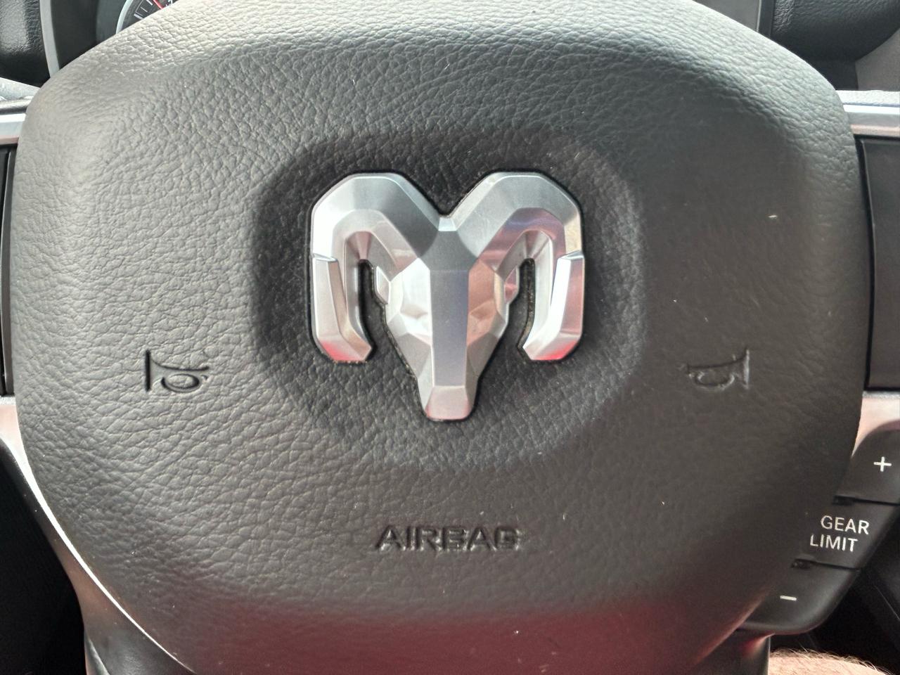 RAM 1500 Big Horn 4x4 Crew Cab 5'7" Box 2020