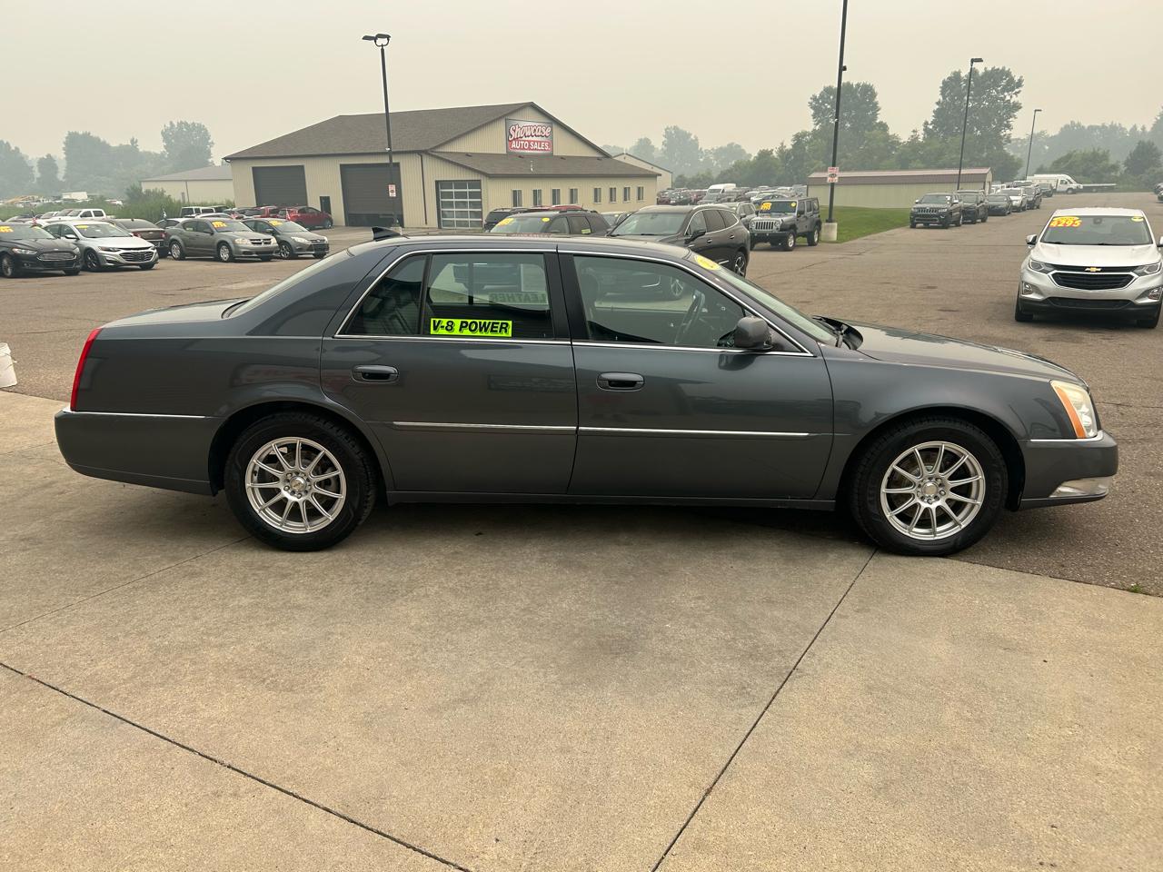 Cadillac DTS 4dr Sdn w/1SC 2010