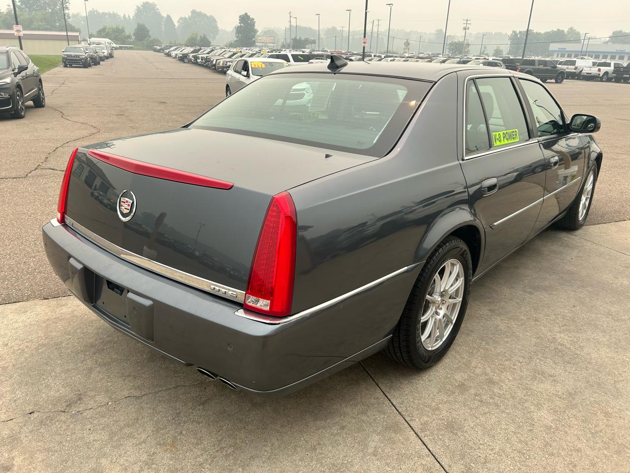 Cadillac DTS 4dr Sdn w/1SC 2010