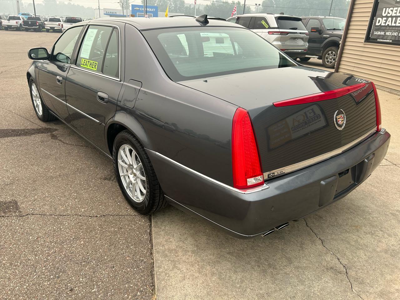Cadillac DTS 4dr Sdn w/1SC 2010