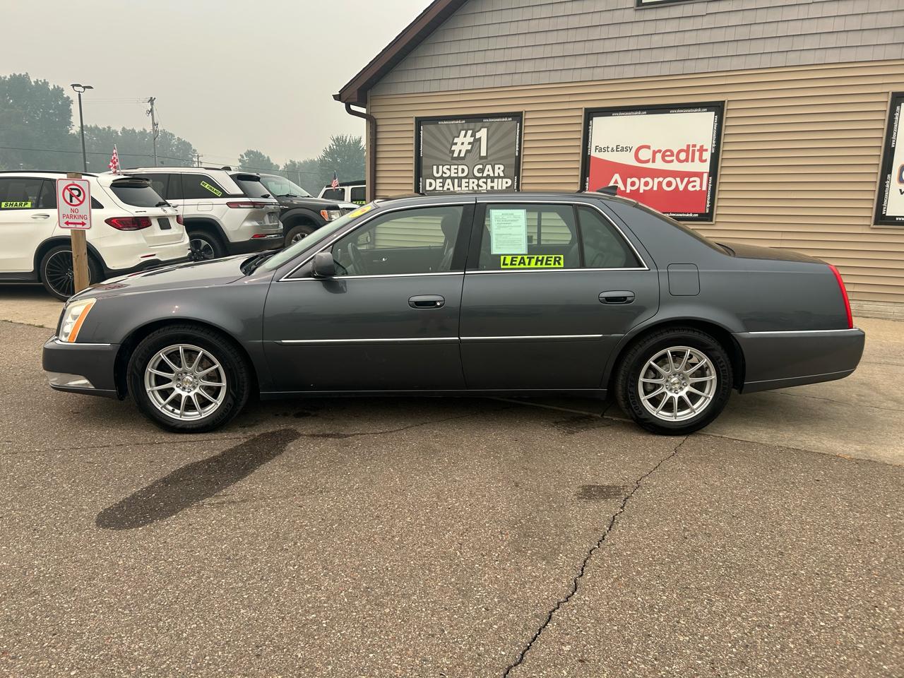 Cadillac DTS 4dr Sdn w/1SC 2010