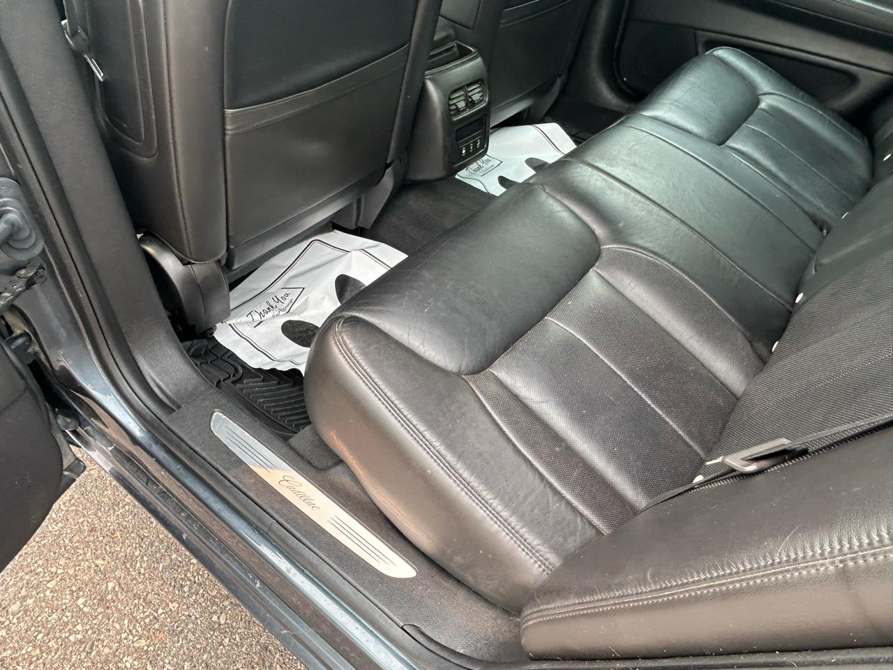 Cadillac DTS 4dr Sdn w/1SC 2010