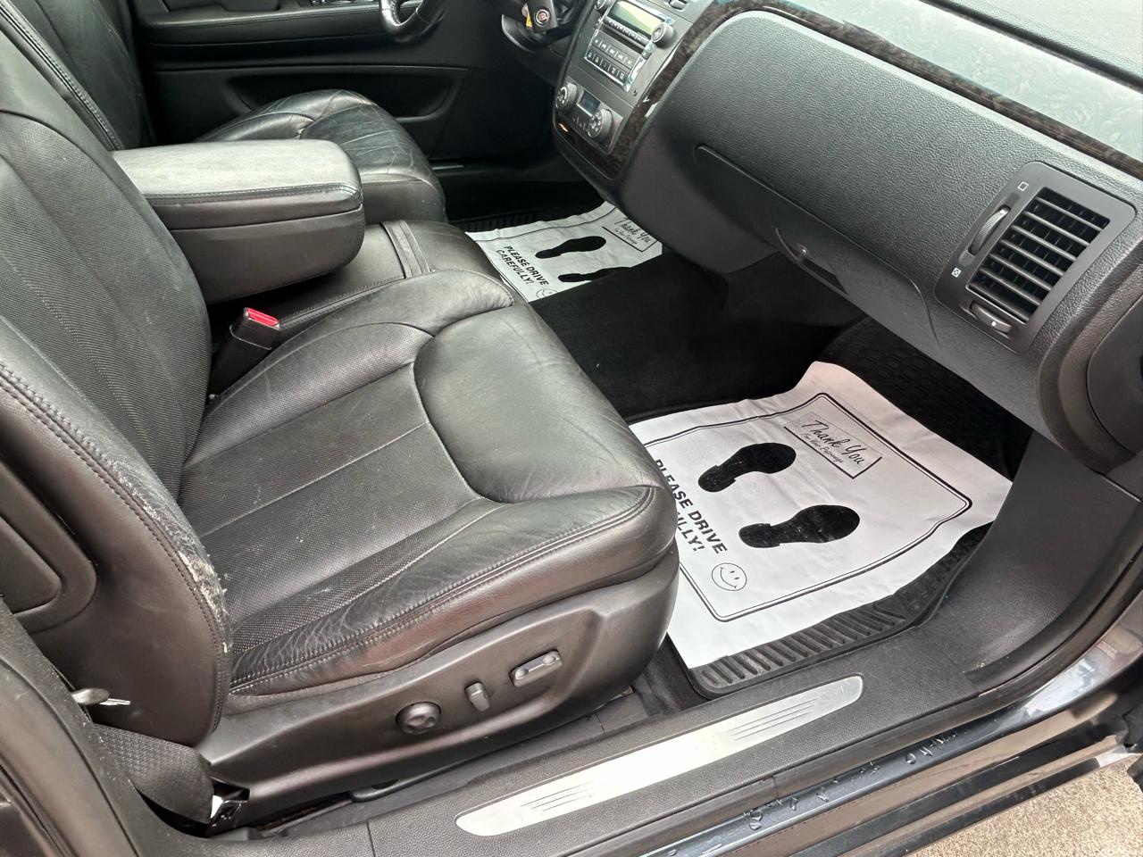Cadillac DTS 4dr Sdn w/1SC 2010