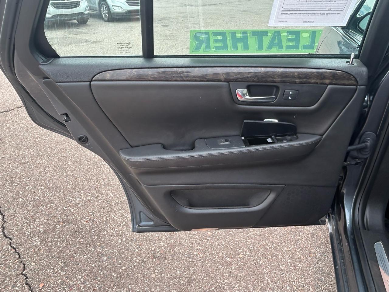 Cadillac DTS 4dr Sdn w/1SC 2010