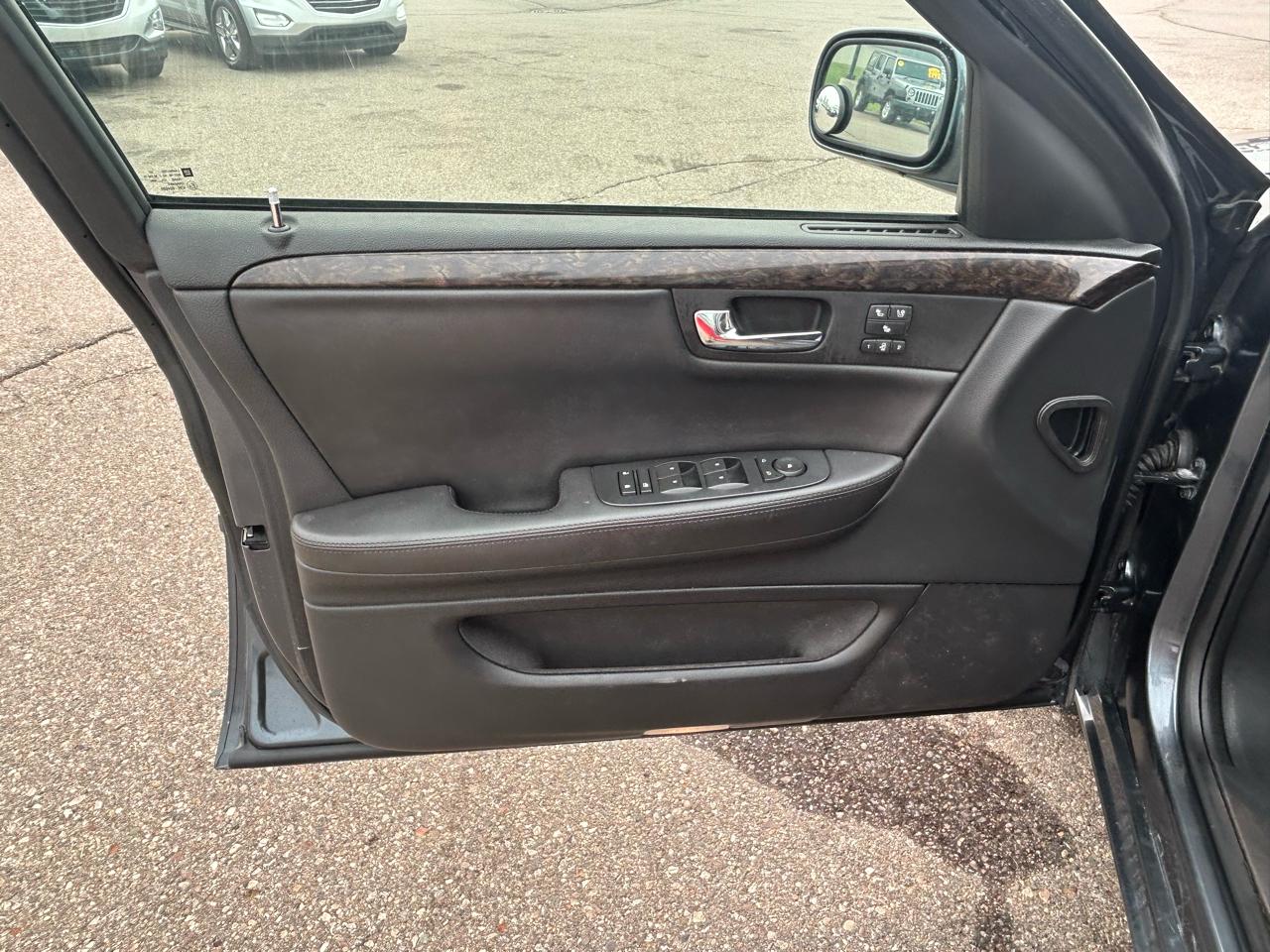 Cadillac DTS 4dr Sdn w/1SC 2010
