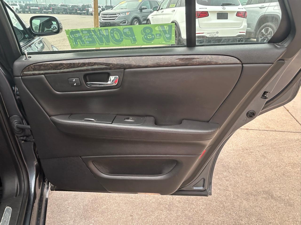 Cadillac DTS 4dr Sdn w/1SC 2010