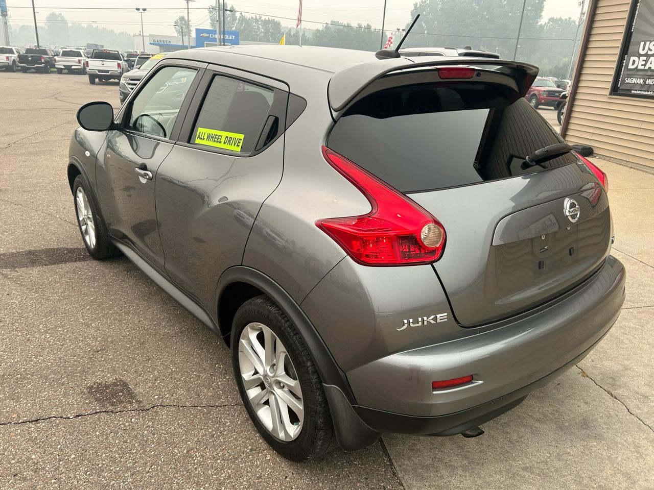 Nissan Juke 5dr Wgn I4 CVT SV AWD 2011