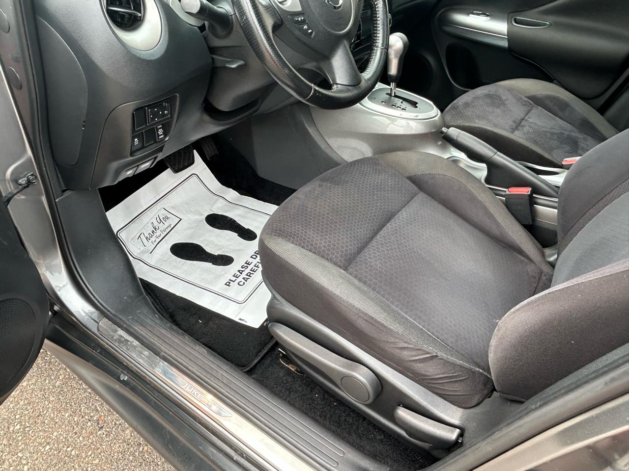Nissan Juke 5dr Wgn I4 CVT SV AWD 2011
