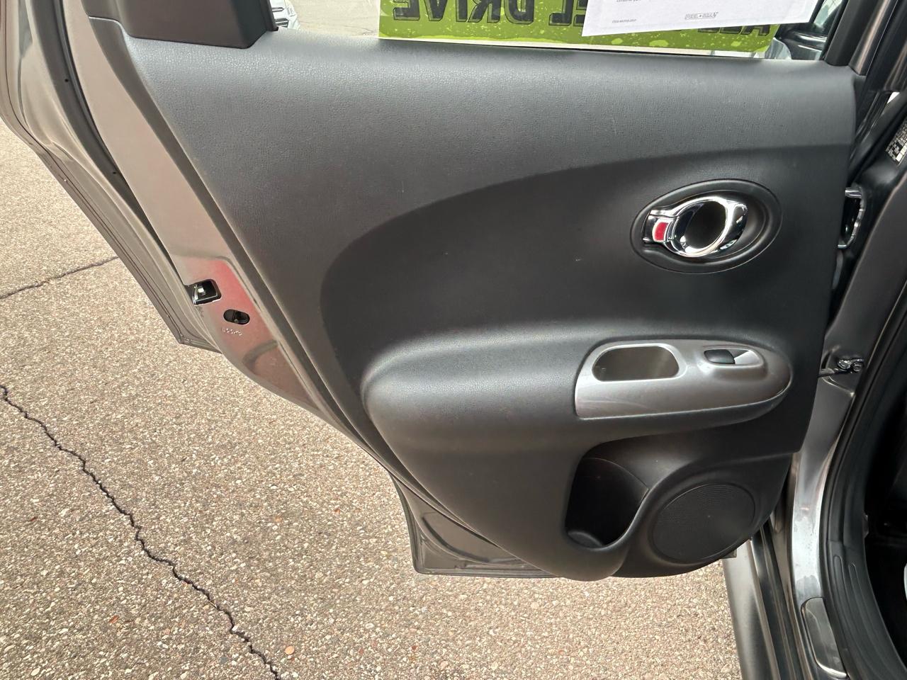 Nissan Juke 5dr Wgn I4 CVT SV AWD 2011