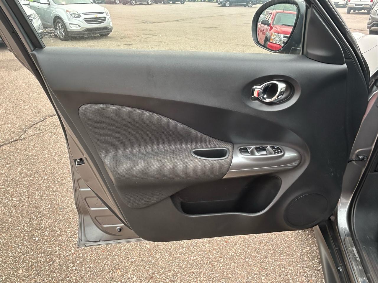 Nissan Juke 5dr Wgn I4 CVT SV AWD 2011