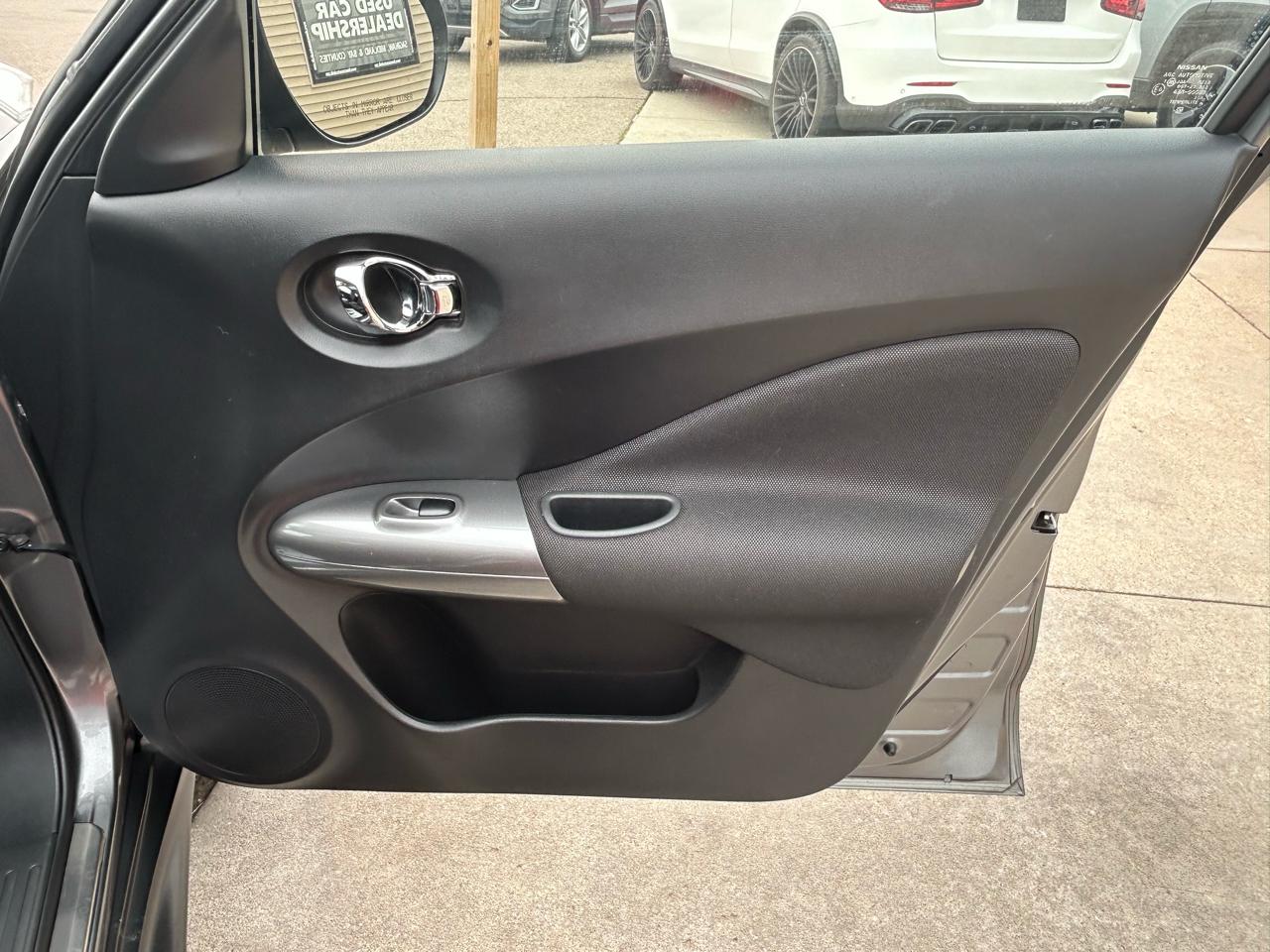 Nissan Juke 5dr Wgn I4 CVT SV AWD 2011