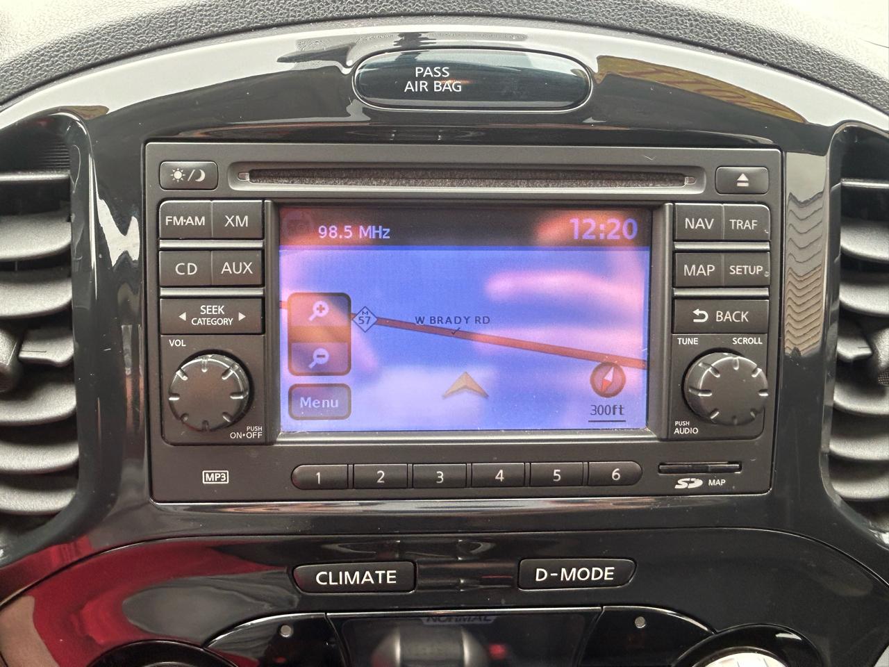 Nissan Juke 5dr Wgn I4 CVT SV AWD 2011