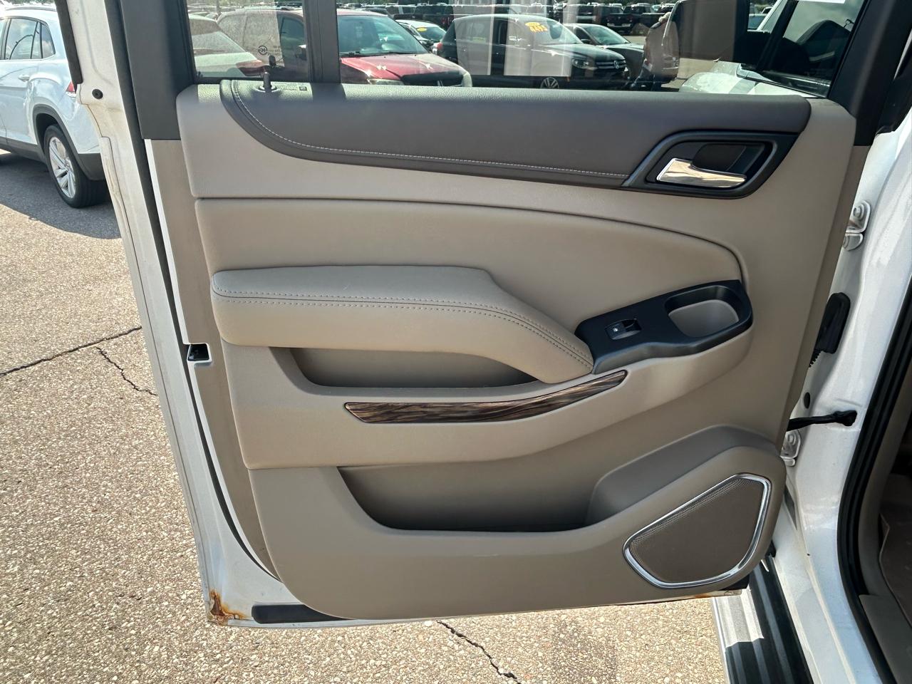 GMC Yukon XL 4WD 4dr SLT 2017