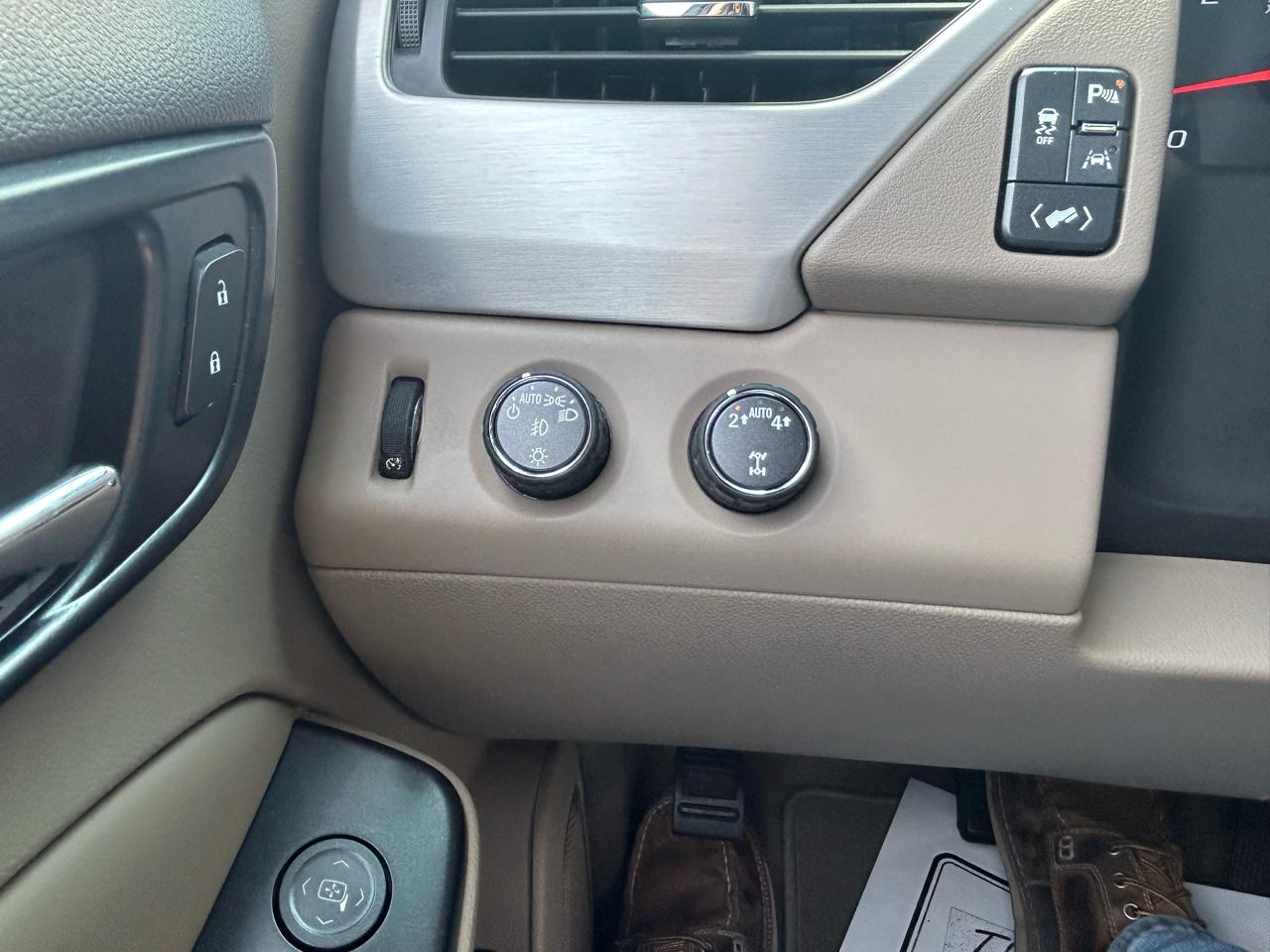 GMC Yukon XL 4WD 4dr SLT 2017