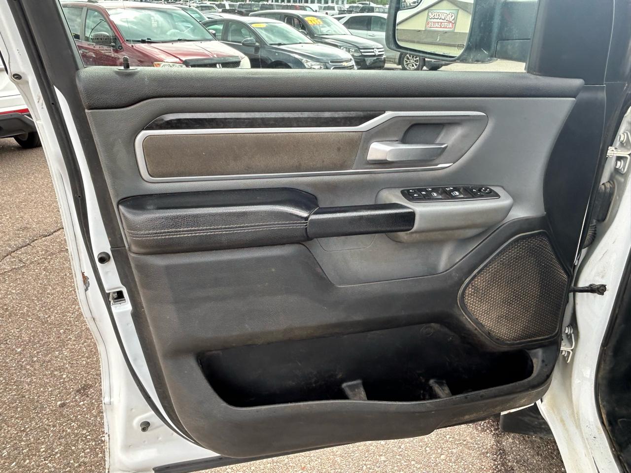 RAM 1500 Big Horn 4x4 Quad Cab 6'4" Box 2021
