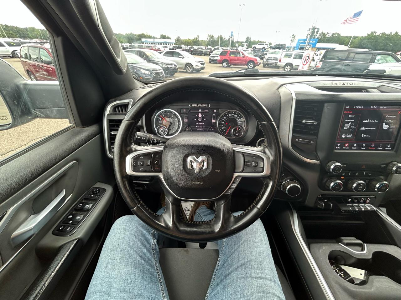 RAM 1500 Big Horn 4x4 Quad Cab 6'4" Box 2021