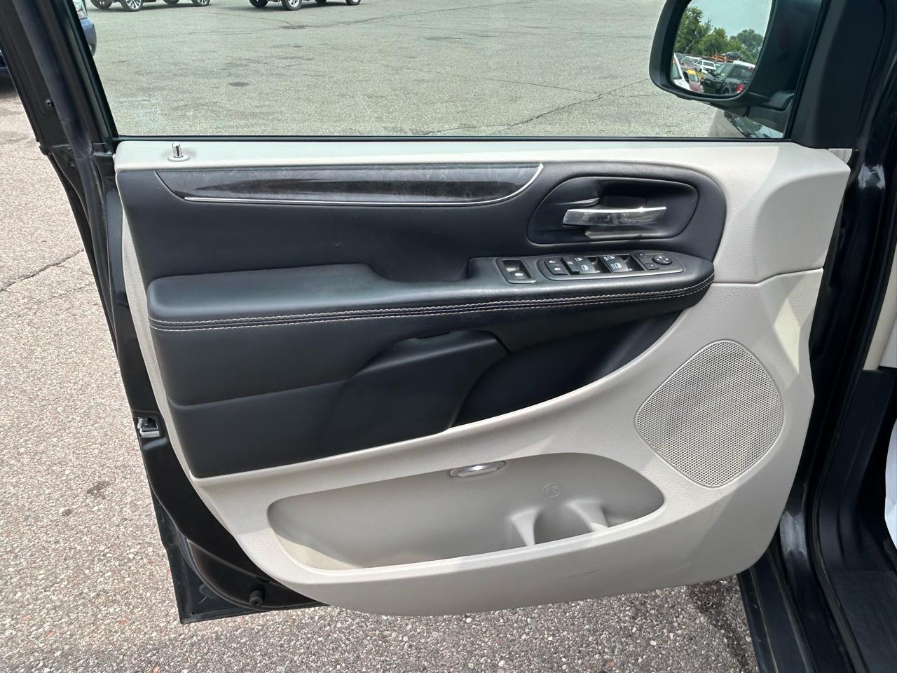 Chrysler Town & Country 4dr Wgn Touring 2014