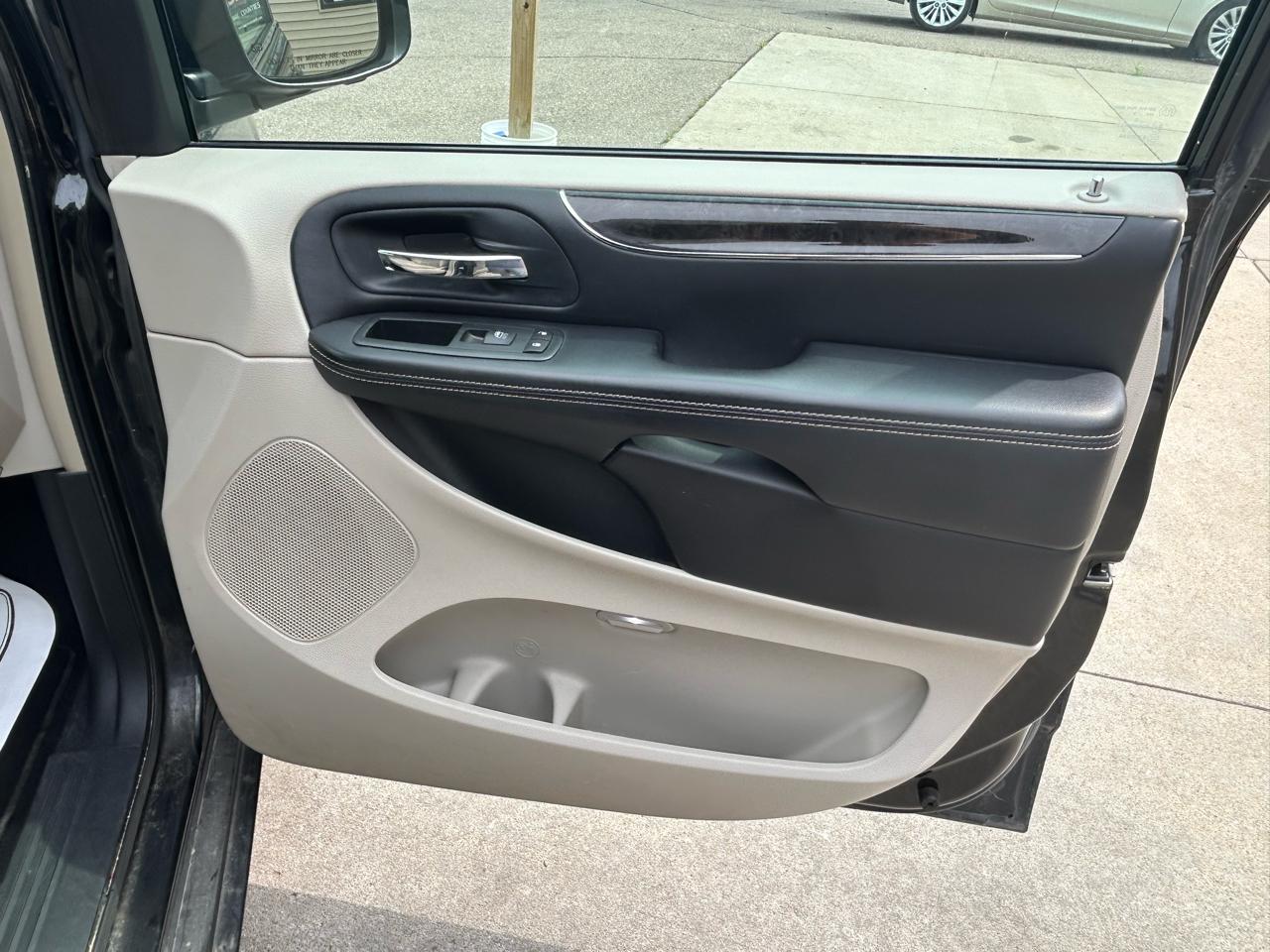 Chrysler Town & Country 4dr Wgn Touring 2014