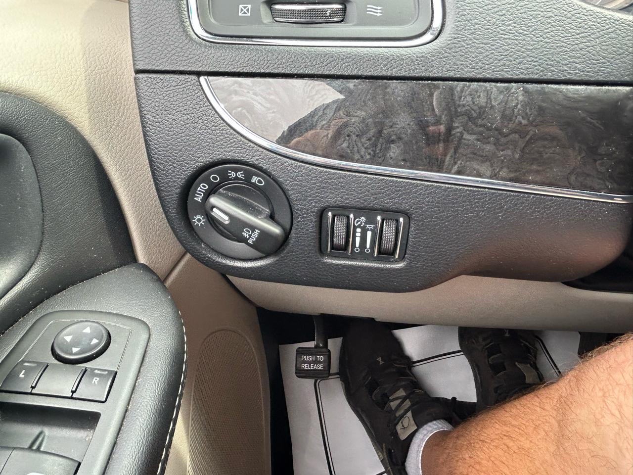 Chrysler Town & Country 4dr Wgn Touring 2014