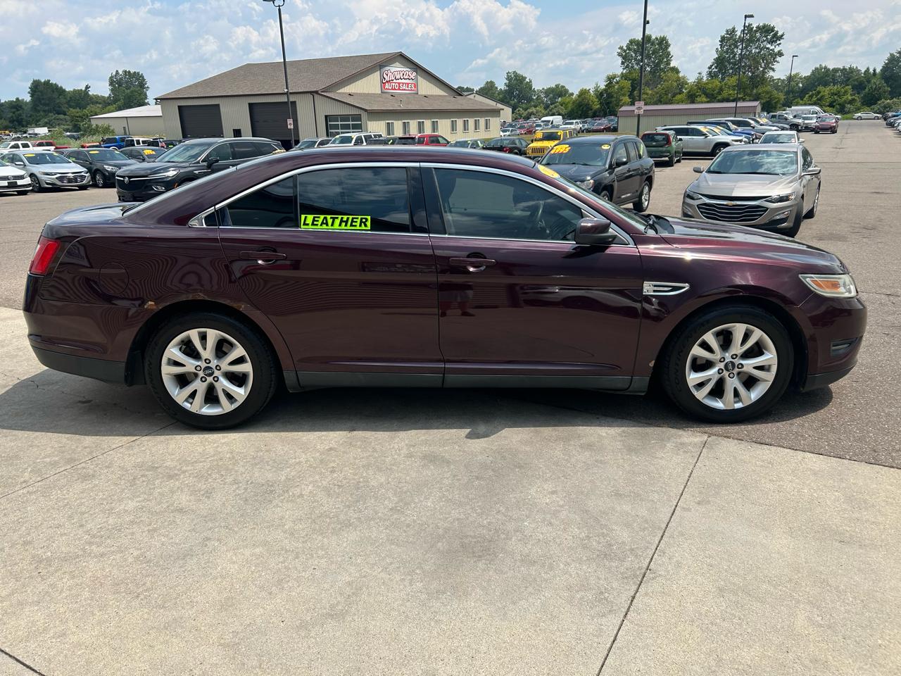 Ford Taurus 4dr Sdn SEL FWD 2011
