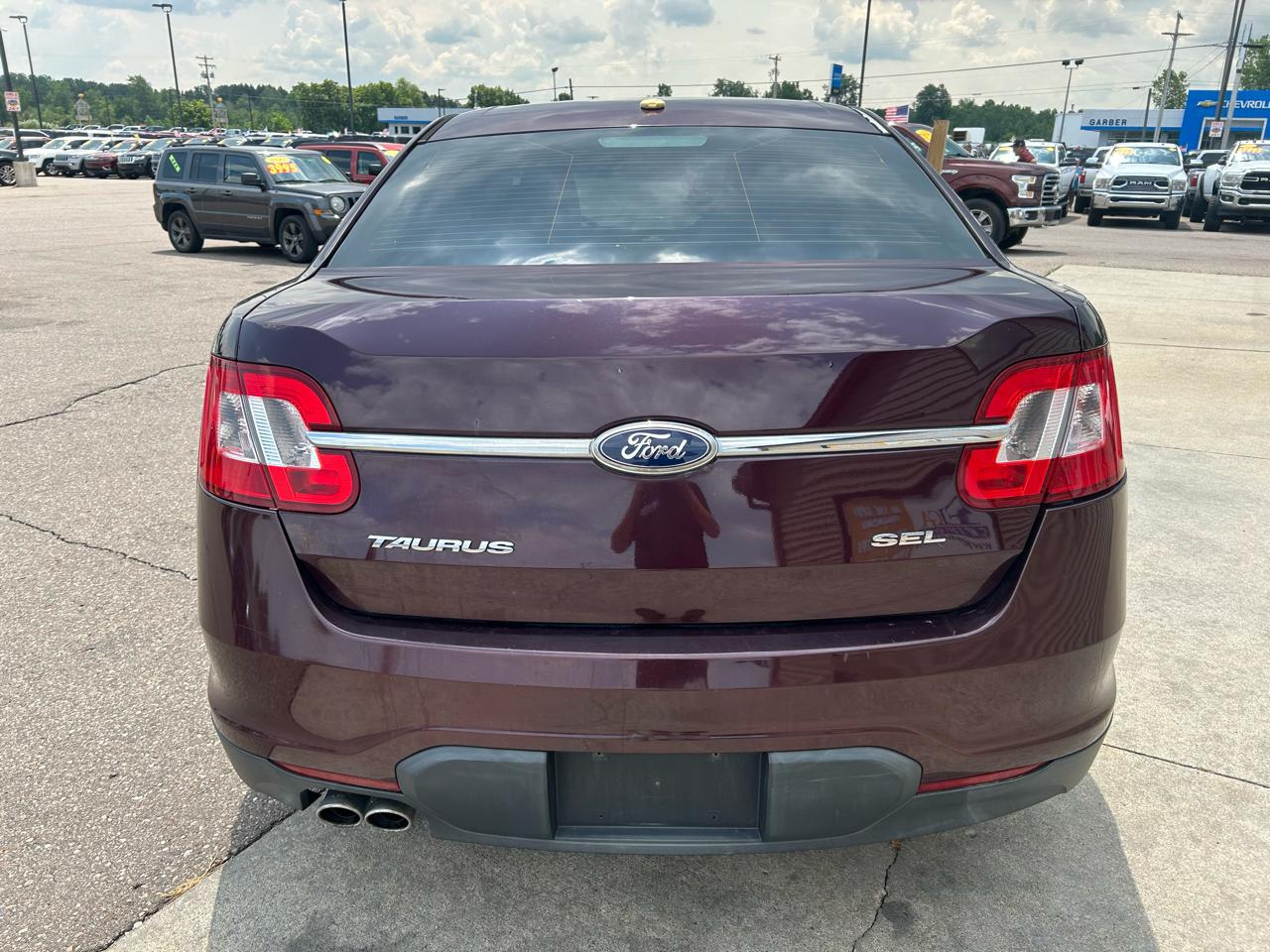 Ford Taurus 4dr Sdn SEL FWD 2011