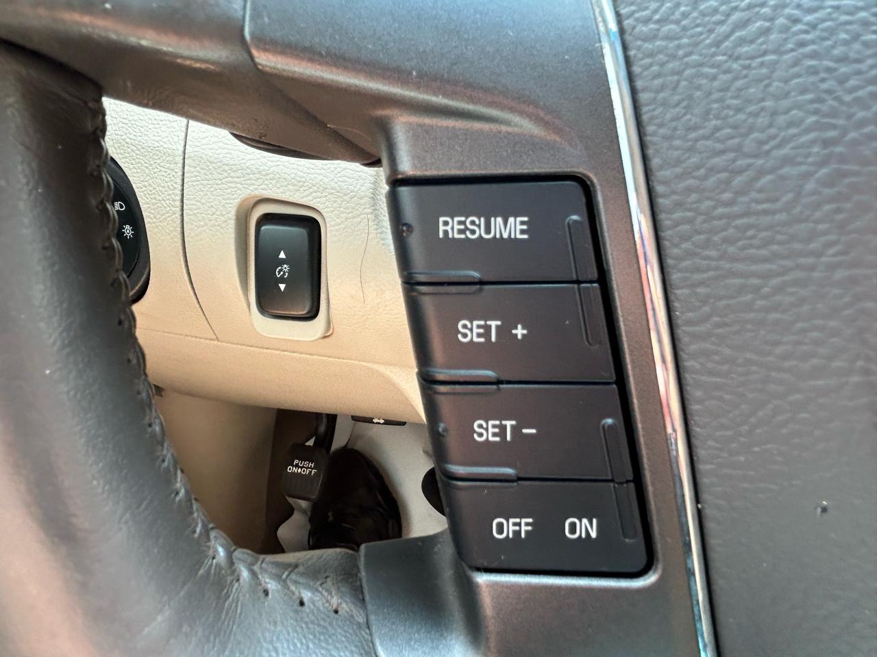Ford Taurus 4dr Sdn SEL FWD 2011