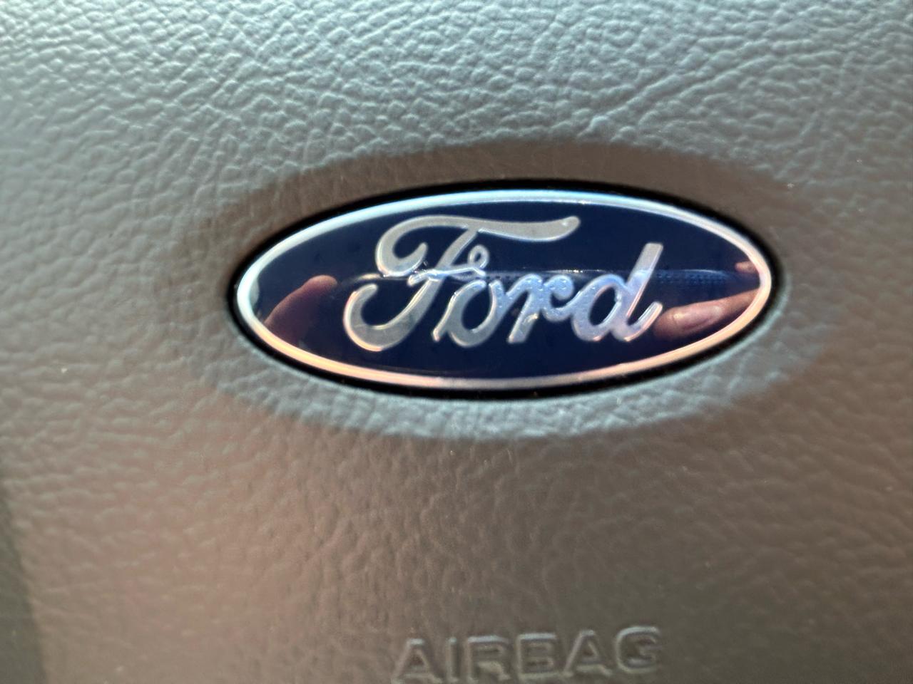 Ford Taurus 4dr Sdn SEL FWD 2011