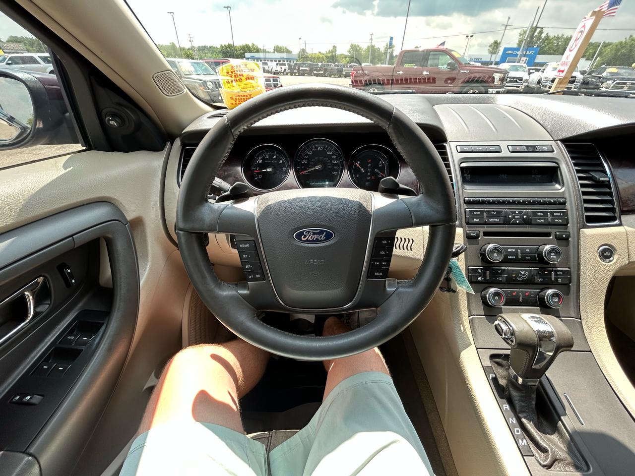 Ford Taurus 4dr Sdn SEL FWD 2011
