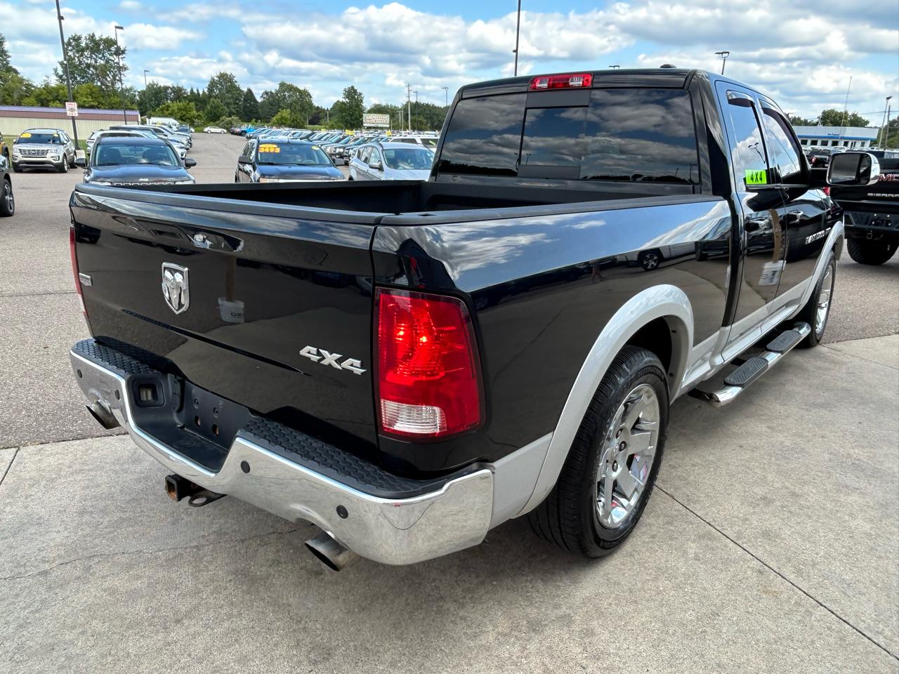 RAM 1500 4WD Quad Cab 140.5" Laramie 2012