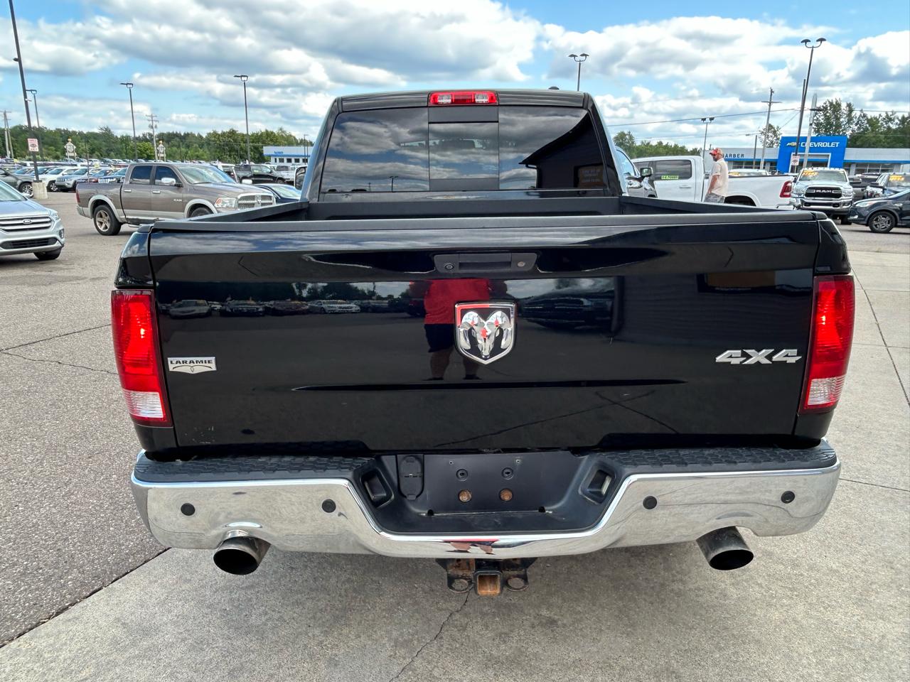 RAM 1500 4WD Quad Cab 140.5" Laramie 2012