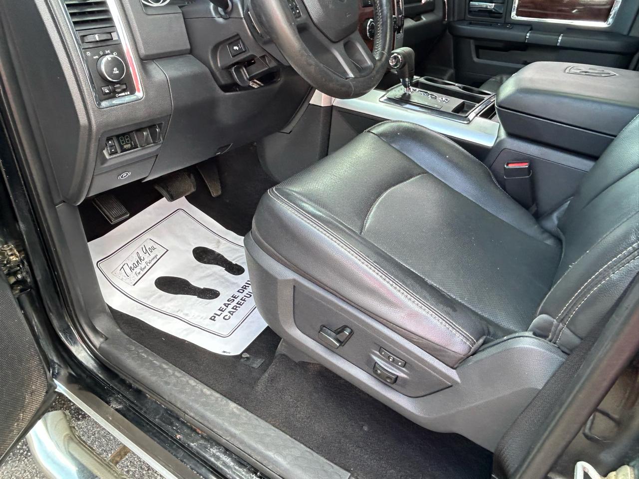 RAM 1500 4WD Quad Cab 140.5" Laramie 2012