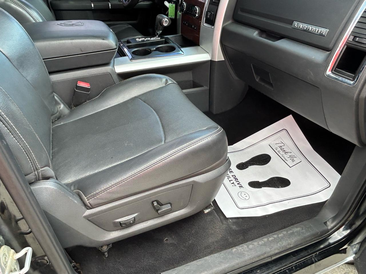 RAM 1500 4WD Quad Cab 140.5" Laramie 2012